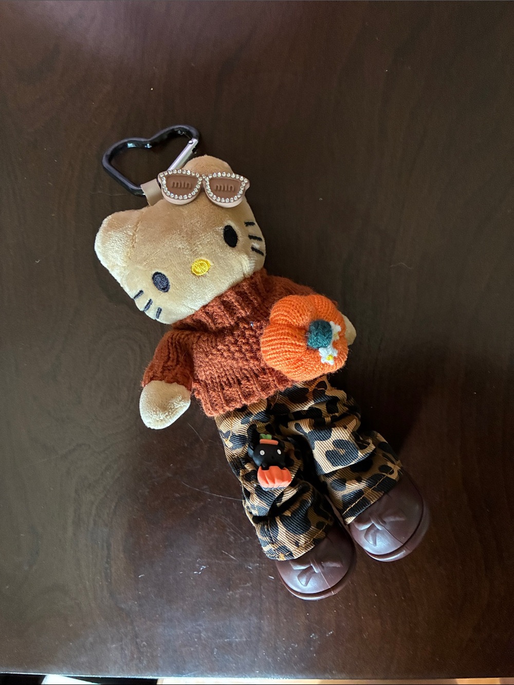 Fall Themed Hello Kitty Keychain - Picture 3 of 3